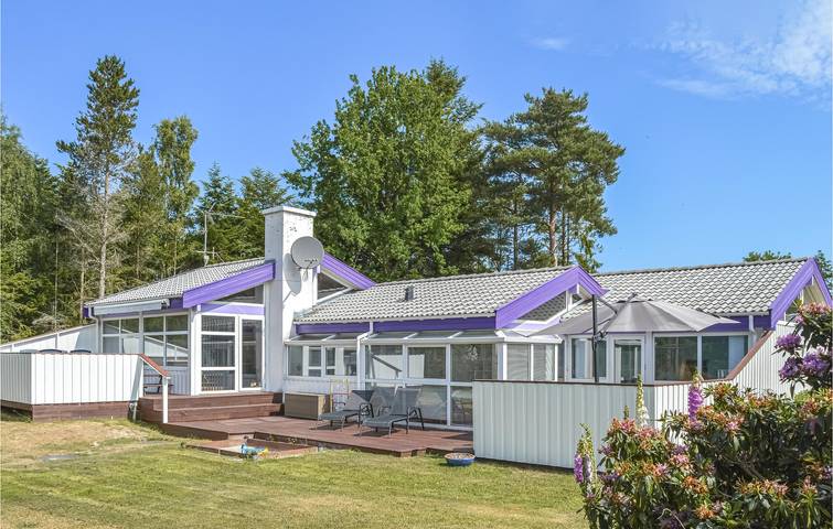 Ferienhaus für 12 Personen, mit Sauna und Garten sowie Pool und Whirlpool in Bratten