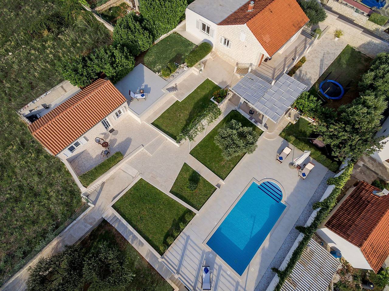 Finca mit Garten, Grill und Terrasse in Brac