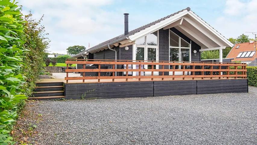 Ferienhaus für 9 Personen, mit Whirlpool und Terrasse sowie Garten in Kelstrup Strand