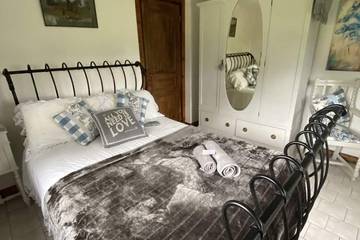 Agriturismo pour 6 personnes, avec piscine ainsi que jacuzzi et jardin à Jarzé