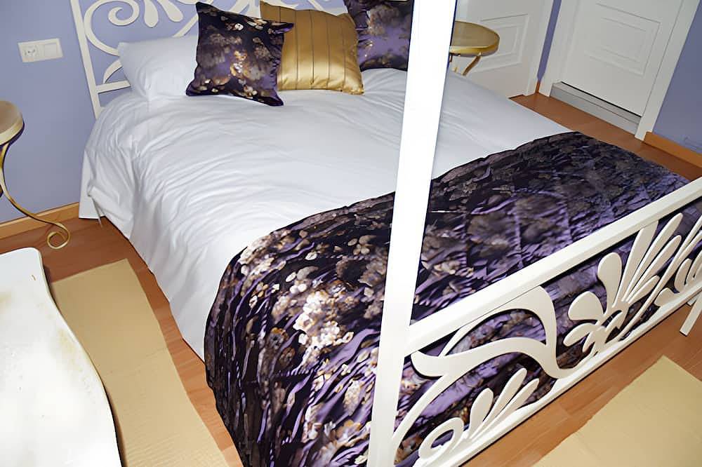 Entire apartment, Homerez - Apt San Antolín de Ibias. in Ibias, Asturias Province