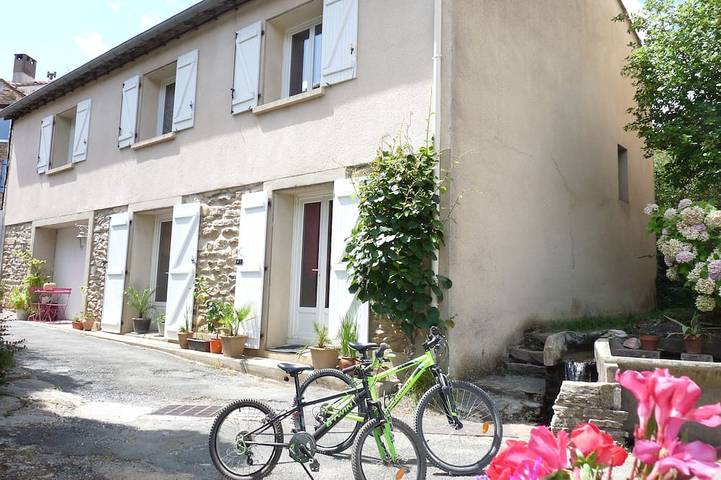 Location de vacances pour 7 personnes, avec jardin à Riols