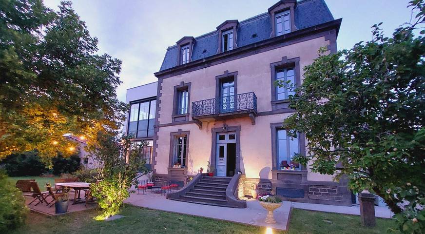 Chambre d’hôte pour 2 personnes, avec Jacuzzi ainsi que Jardin et Sauna à Cournon-d'Auvergne