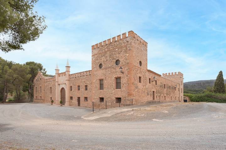 Apartamento entero, Apartamento 'Casa Maya' con vistas a la montaña, piscina compartida y jardín compartido in Altura (España), Provincia de Castellón