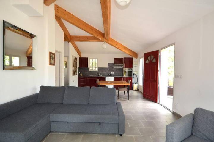 Gîte pour 2 personnes, avec jardin et piscine ainsi que vue et terrasse à Bras - 3