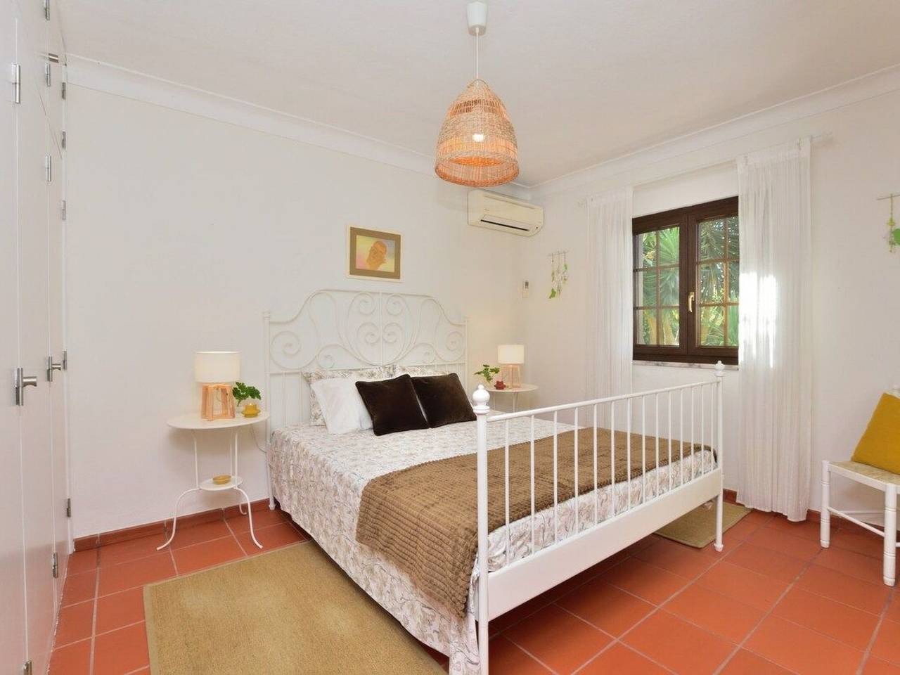 Mit Garten, Grill und Terrasse in Aroeira, Corroios