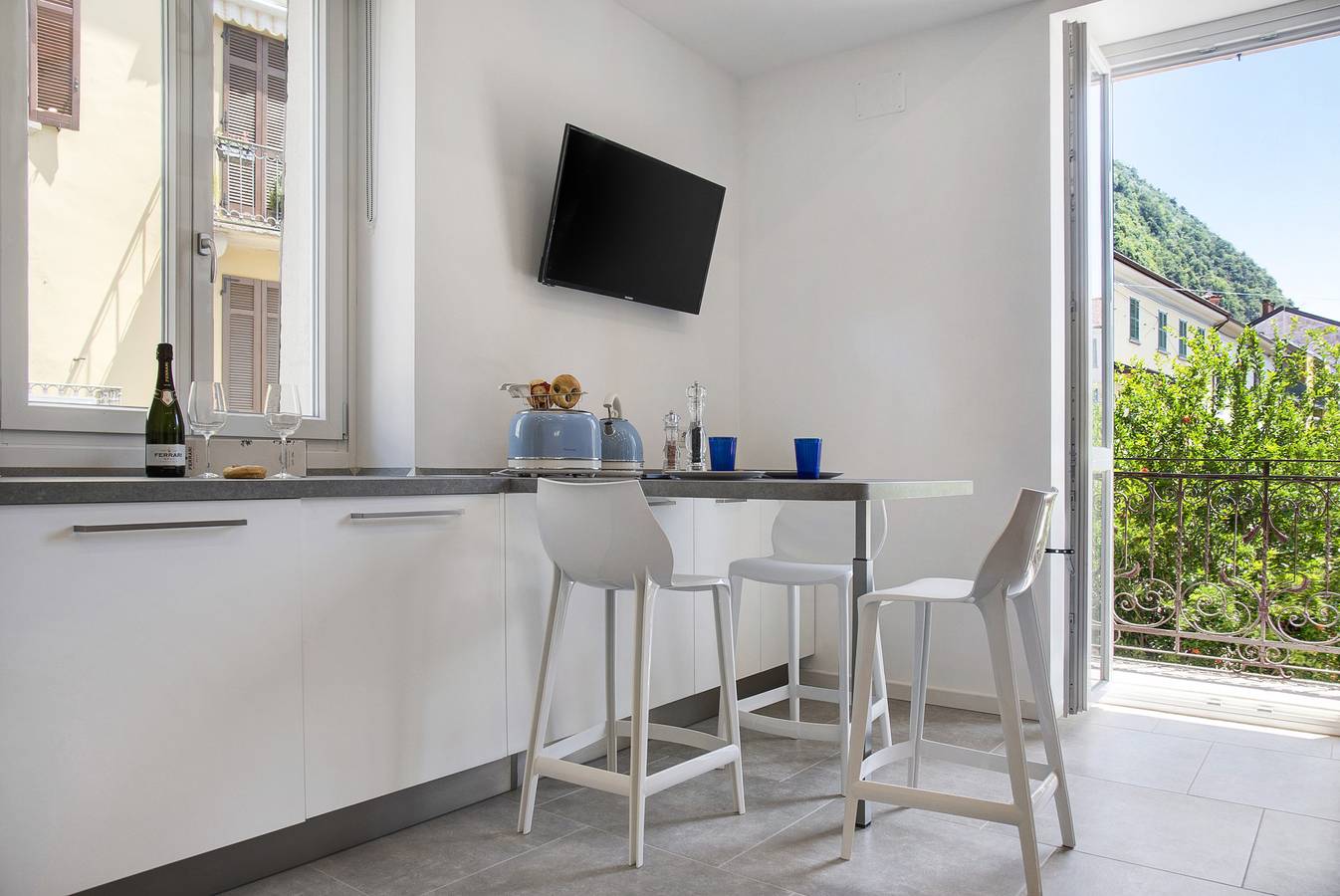 Appartamento intero, Appartamento 'Labiena 12 Lago Maggiore' con vista lago, Wi-Fi e aria condizionata in Laveno-Mombello, Lago Maggiore (Lombardia)