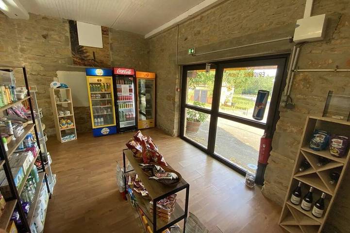 ZEcamping 4 étoiles animé piscine chauffée chiens acceptés tente 25m2 in Sainte-Nathalène, Périgord Noir
