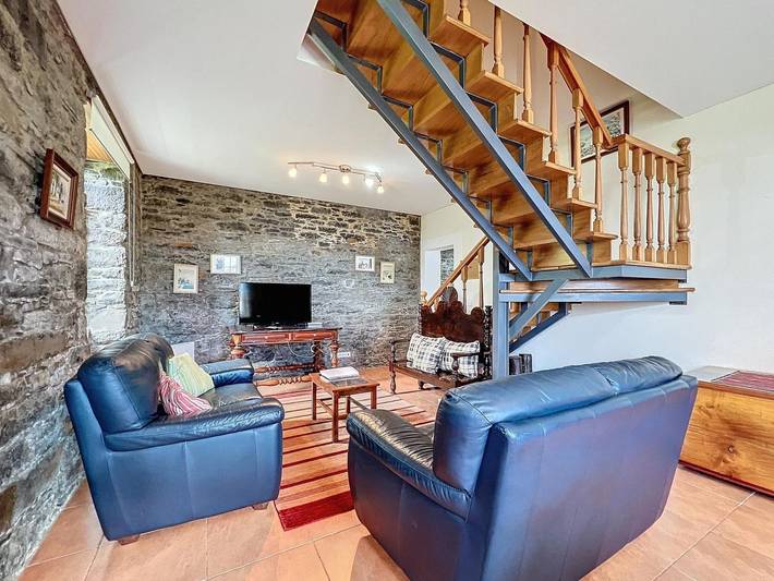 Villa 'Quinta Do Serrado' with Sea View, Private Garden and Wi-Fi in Ribeira da Janela, Madeira