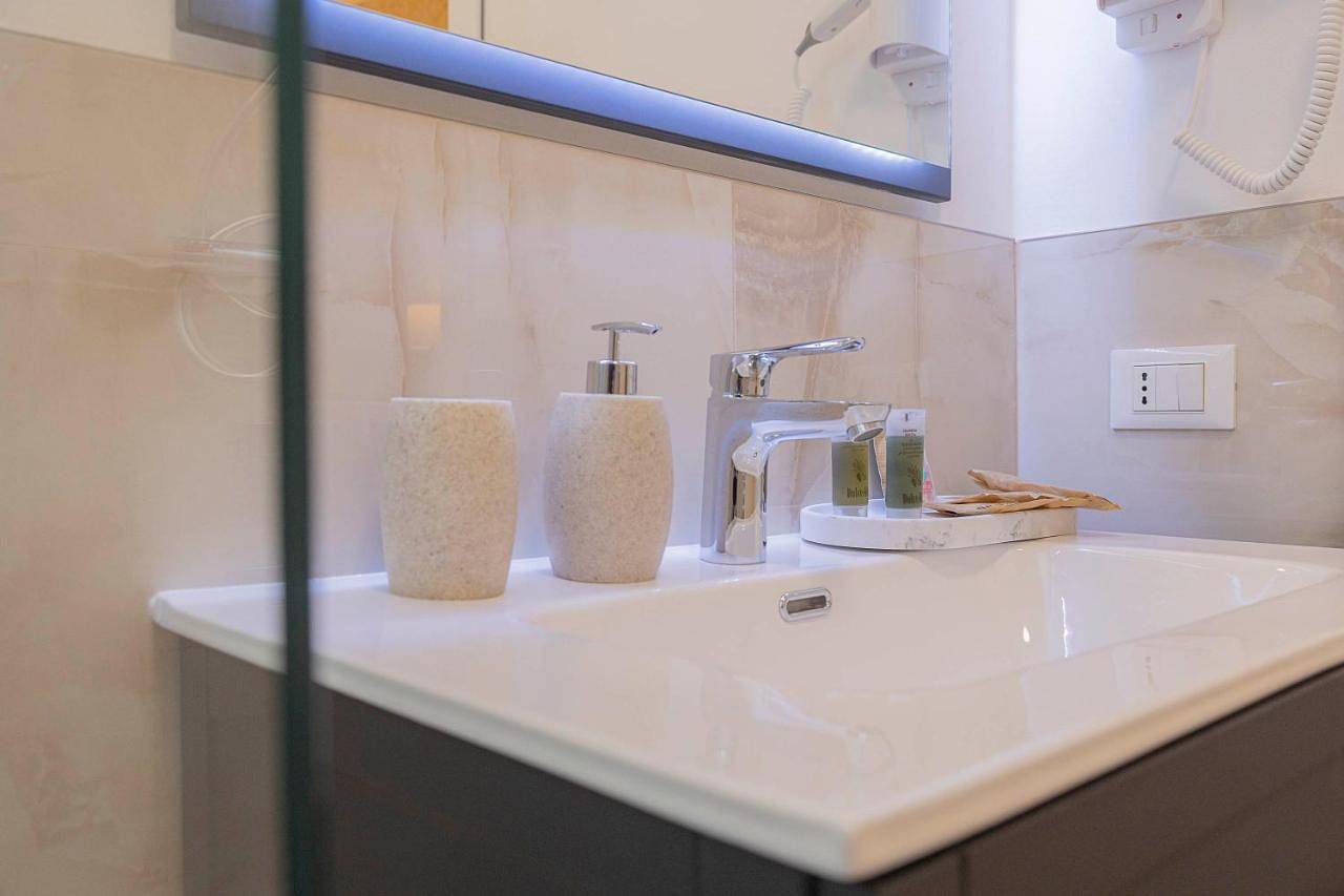 Crys: Rooms, Holiday, Business in Centro Storico di Verona, Verona