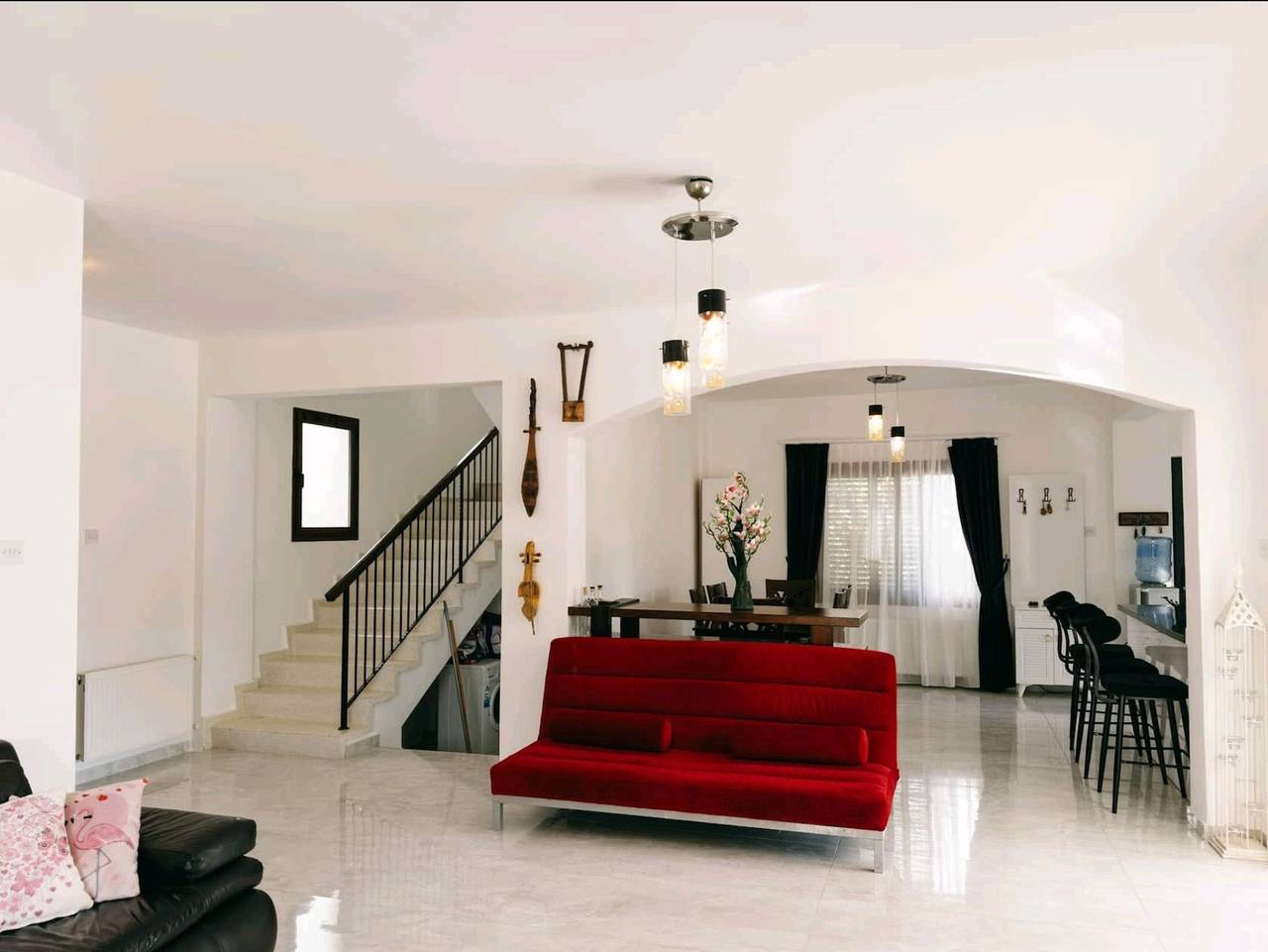 4-Br Villa, Sleeps 9, Pool, Parking, Walk to Beach in Northern Cyprus