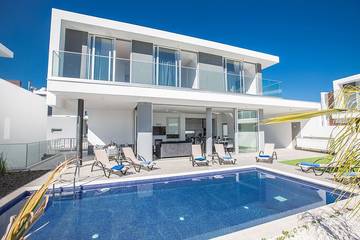 Holiday Rental for 11 People in Protaras, South Cyprus, Photo 2