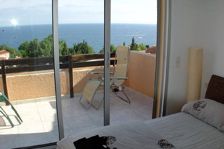 Casa in bella Collioure con piscina e vista mare da entrambi i balconi in La Côte Vermeille, Collioure