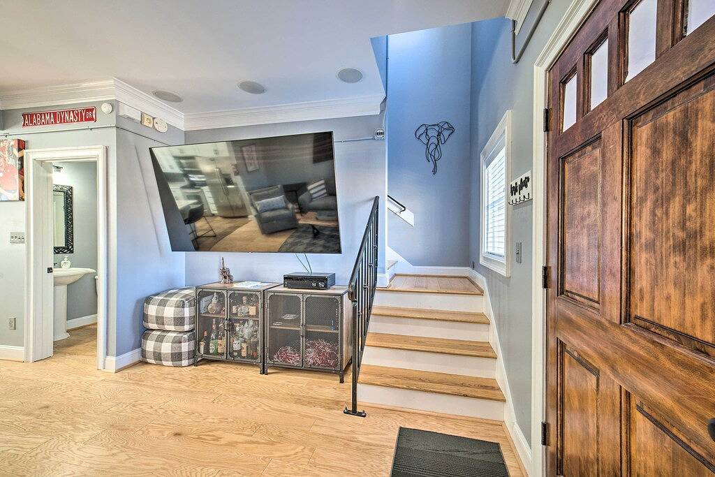 Modern Retreat ~ 1/2 Mi to Bryant-Denny Stadium in Tuscaloosa, Tuscaloosa County