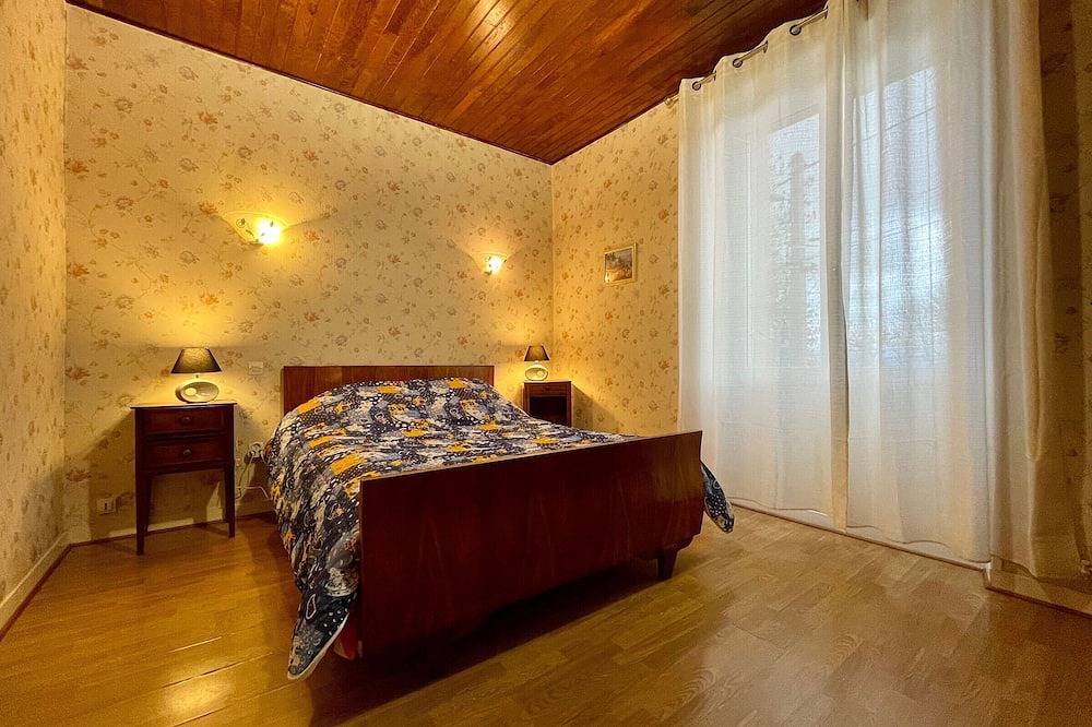 Gîte familial paisible, proche Gorges de la Loire, avec cour fermée, 3 chambres, équipements bébé in Solignac-sur-Loire, Haute-Loire