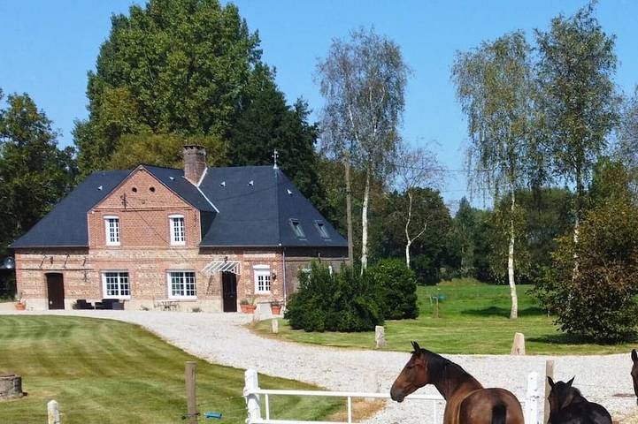 Location de vacances pour 8 personnes, avec jardin à Saint-Pierre-le-Vieux