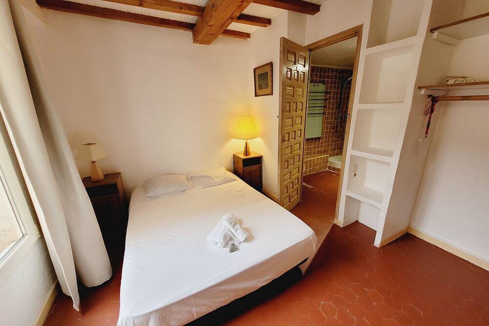 Entire apartment, Apartment with roof terrace in Aix in Aix-en-Provence, Aix-en-Provence region