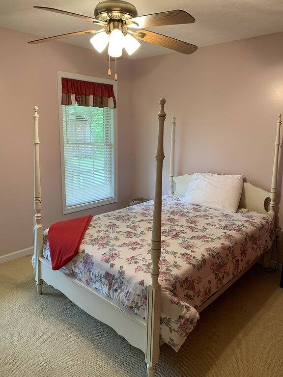 Vacation rental for 6 people, with yard in Greenbrier River