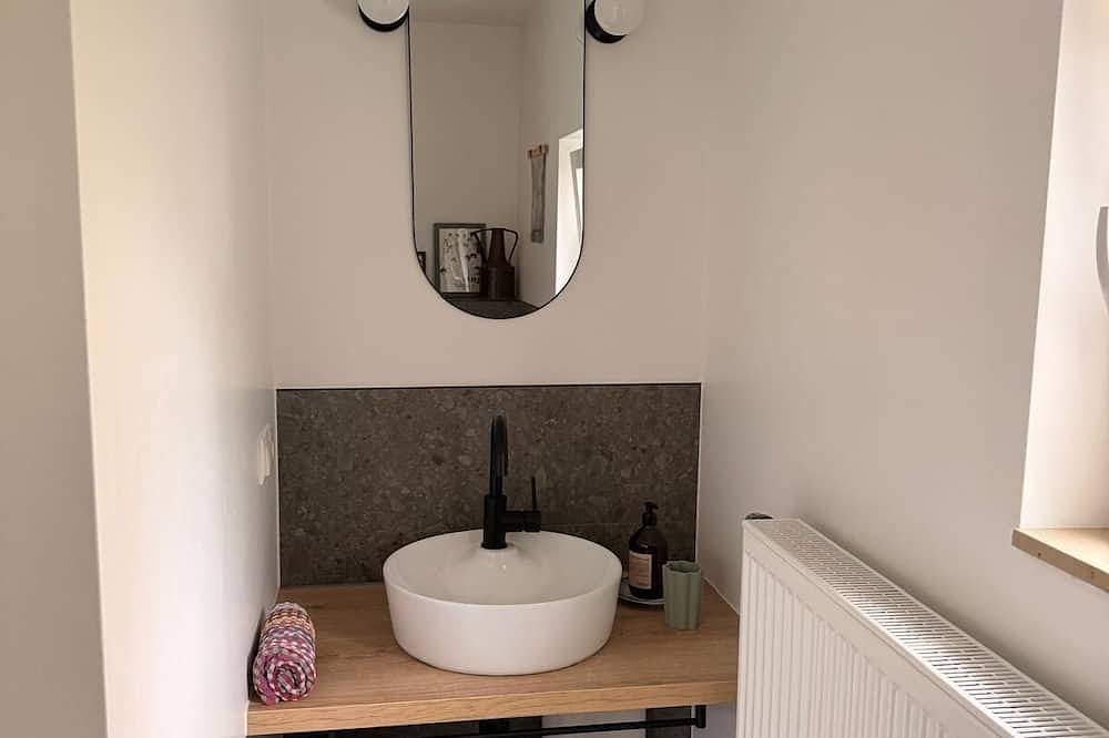 Ganze Wohnung, Modern renoviertes Ferienapartment in ruhiger und grüner Lage mitten in Boppard in Boppard, Mittelrhein