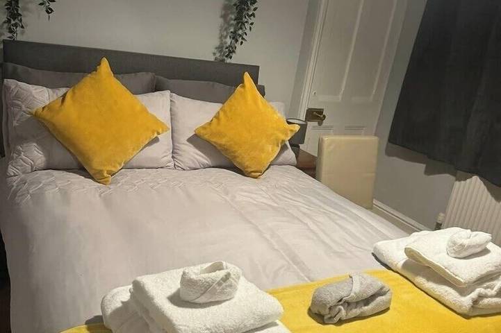 Apartment for 4 people, with terrace and garden in Derby