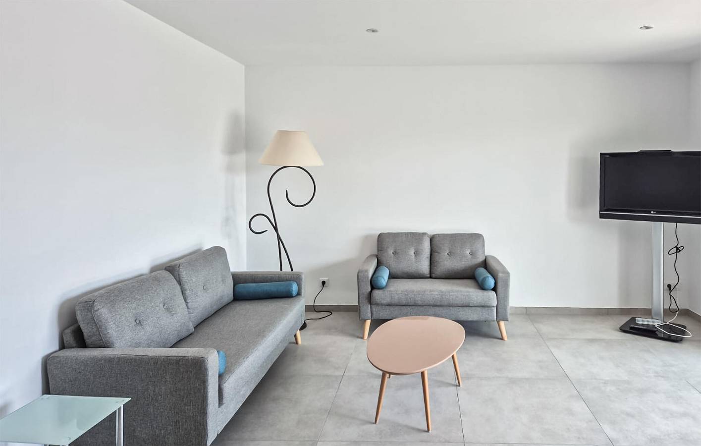 Appartement confortable avec piscine, parking, WiFi - Montignargues à 2 km in Saint-Geniès-de-Malgoirès, Région de Nîmes