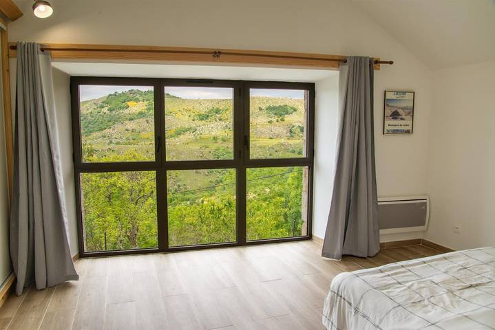 Gîte pour 6 personnes, avec vue et terrasse à Le Pont-de-Montvert - 2
