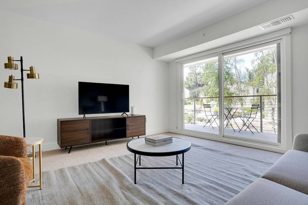 Ganze Wohnung, Airy Menlo Park 1Br w/ Pool, W/D, Gym, near 82, 101 & 280, by Blueground in Menlo Park, Silicon Valley