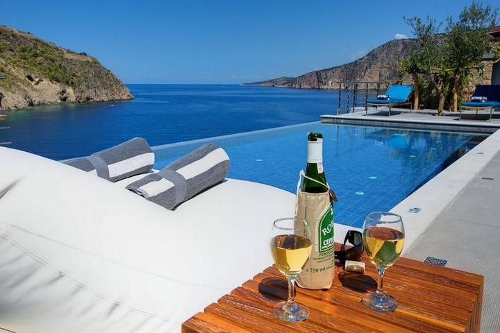 Location de vacances pour 2 personnes, avec Vue sur l’océan ainsi que Terrasse et Piscine dans Άσος