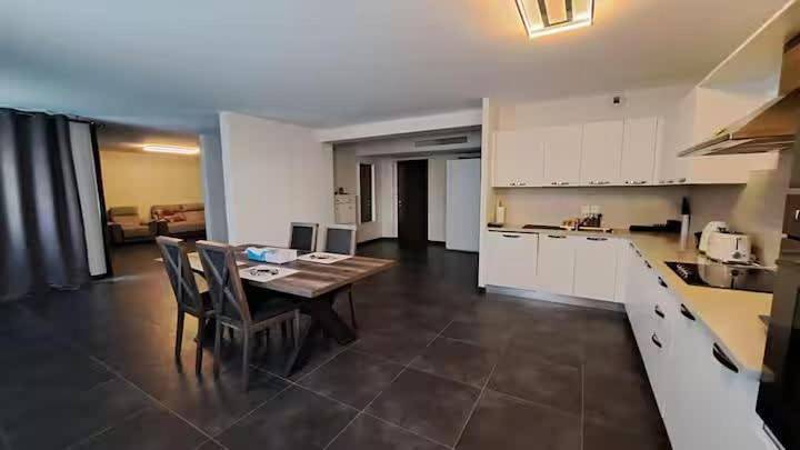Gîte pour 6 personnes, avec jacuzzi, adapté aux familles dans Office De Tourisme De Beaulieu Sur Mer - 2