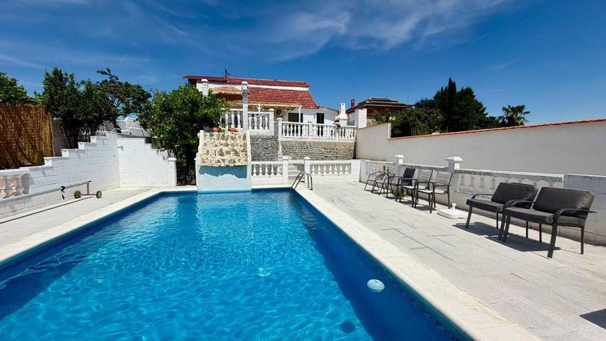 Casa de vacaciones para 15 personas, con piscina además de jardín y vistas - 1