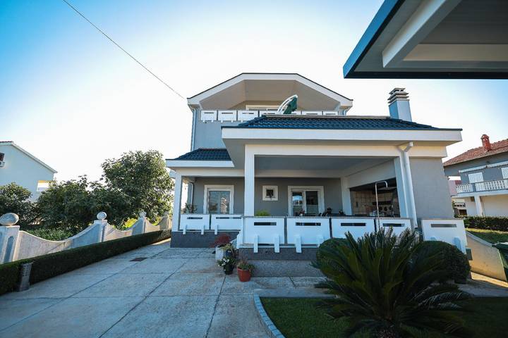 Ferienwohnung für 5 Personen, mit Garten und Balkon in Sukosan - 3