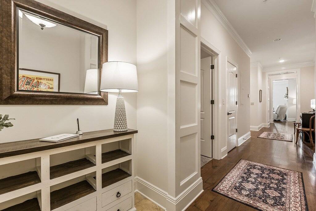 Ganze Wohnung, Bay St Beauty 2 Bedroom Condo in the Heart of Sav in Savannah, Chatham County