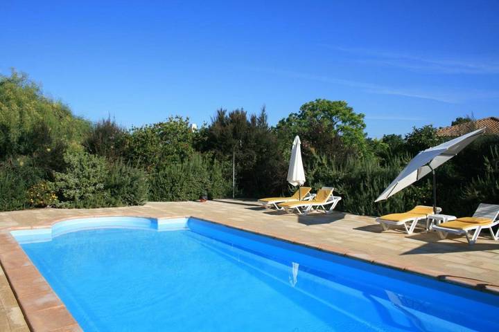 Gîte pour 2 personnes, avec jardin et piscine dans Aldeia Do Meco