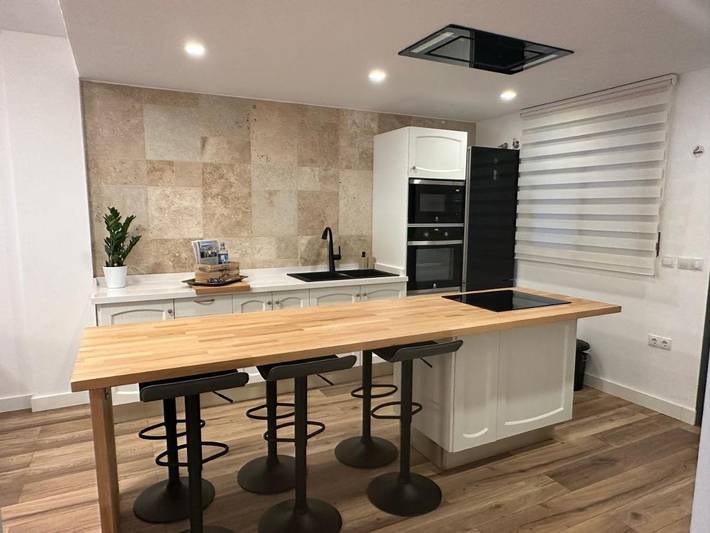 Gîte pour 4 personnes, avec vue ainsi que terrasse et piscine, animaux acceptés à Chiva - 3