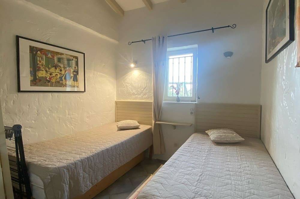 Gîte de vacances dans bastide en pierre. Au pied des Alpilles.<br> in Eygalières, Région d'Arles