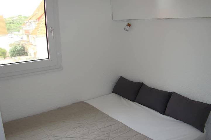 Entire apartment, Sunny apartment - Sea view and Gris-Nez cape - located Residence de la Plage in Wissant, Boulogne-sur-Mer region