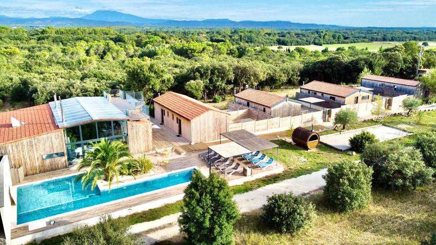 Location de vacances pour 8 personnes, avec piscine et sauna ainsi que jacuzzi et jardin à Montségur-sur-Lauzon