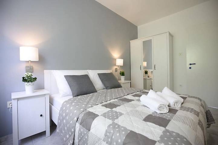 Ferienhaus für 16 Personen, mit Terrasse und Pool sowie Garten in Bibinje - 4