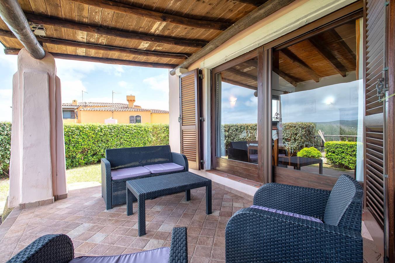 Villa 'Sofia' with Mountain View, Wi-Fi and Air Conditioning in Stagno di Casaraccio, Punta De Su Turrione