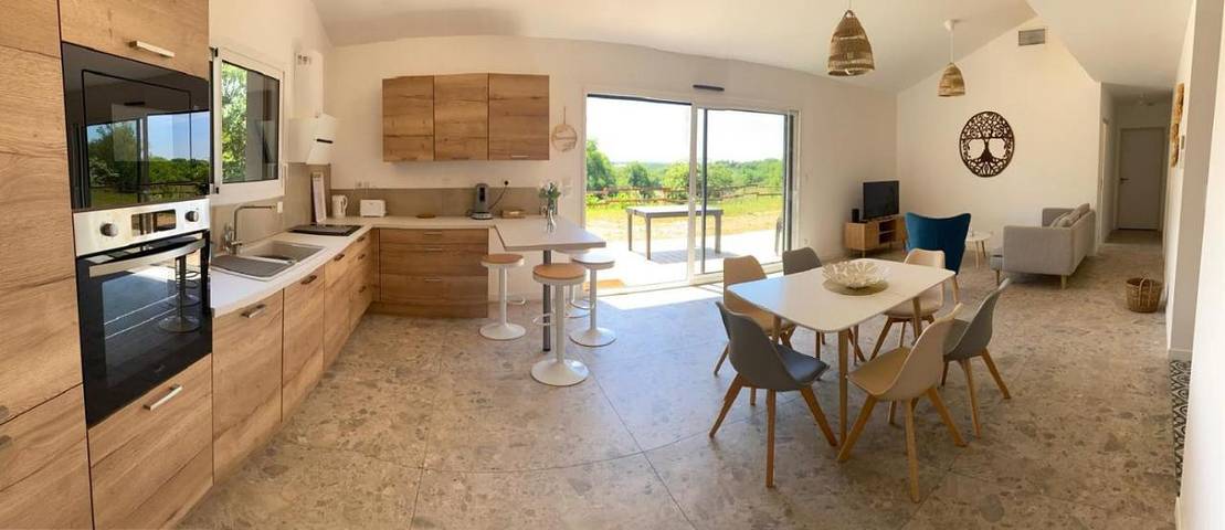 Location de vacances pour 6 personnes, avec vue et terrasse à Saint-Avit-Sénieur - 4
