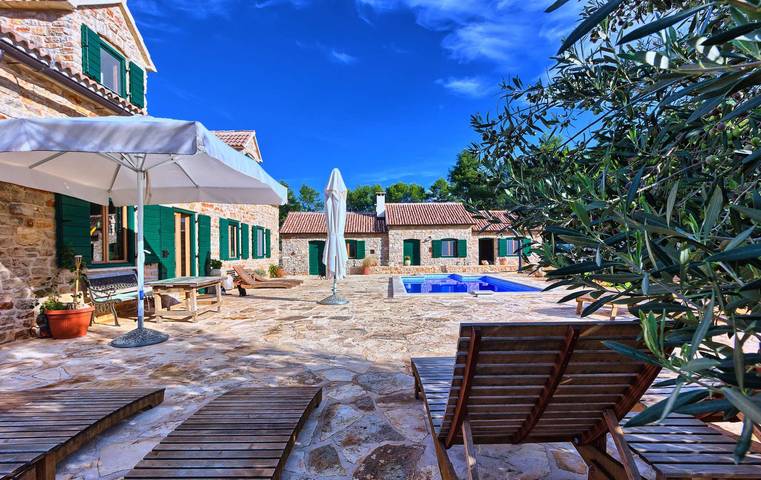 Finca für 12 Personen, mit Pool und Sauna in Dalmatien