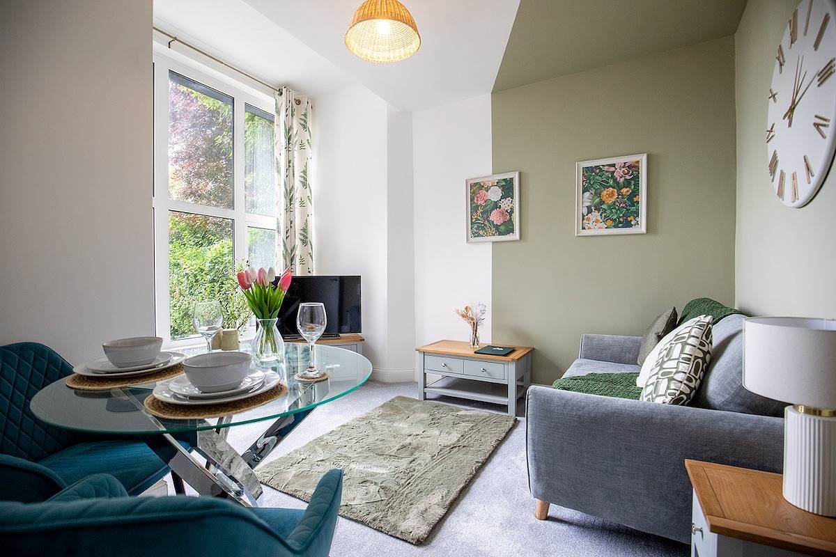 Entire holiday apartment, The Anchorage Apartments - No. 3 in Llandudno, Conwy region