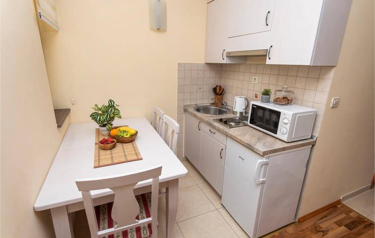 Ganze Ferienwohnung, Gemütliche Wohnung mit Terrasse und WLAN, 1 km vom Strand entfernt! in Podstrana, Split-Dalmatien