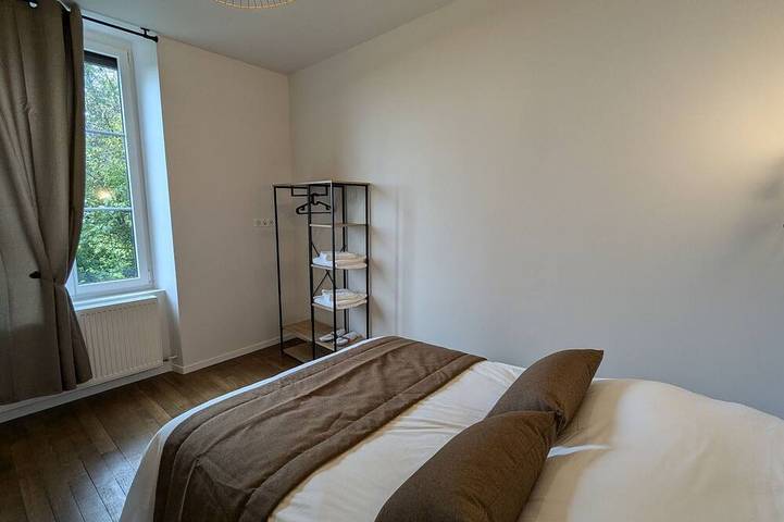 Gîte pour 15 personnes, avec Jardin dans Lorcy - 4