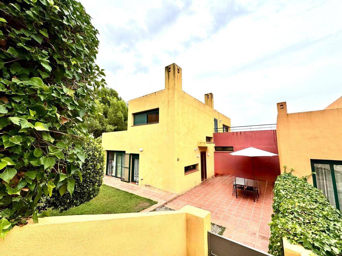 Three-Bedroom House in La Móra, Tarragona