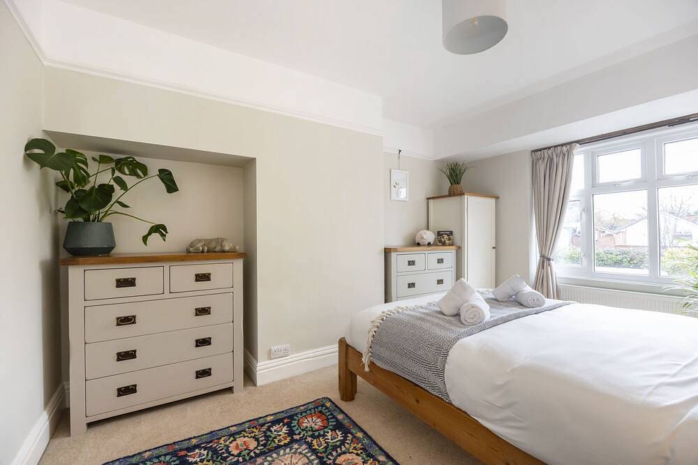 Lovely 2-Bed Home right by Cheltenham Race Course in Cheltenham, Gloucestershire