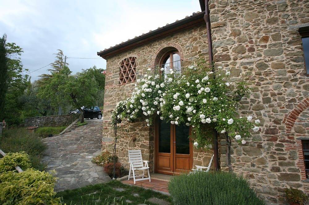 Entire apartment, Uliveto: house and panorama on the Pistoia hillside in Pistoia, Pistoia Province