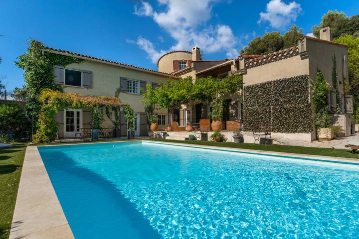 Maison de vacances pour 10 personnes, avec terrasse ainsi que piscine et jardin, animaux acceptés dans les Bouches-du-Rhône - 4