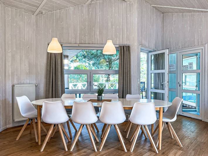Ferienhaus für 10 Personen, mit Whirlpool und Terrasse sowie Garten und Pool in Priwall - 4