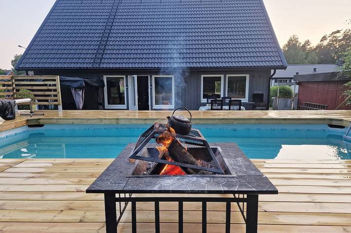 Chalet für 7 Personen, mit Terrasse und Pool sowie Garten - 1